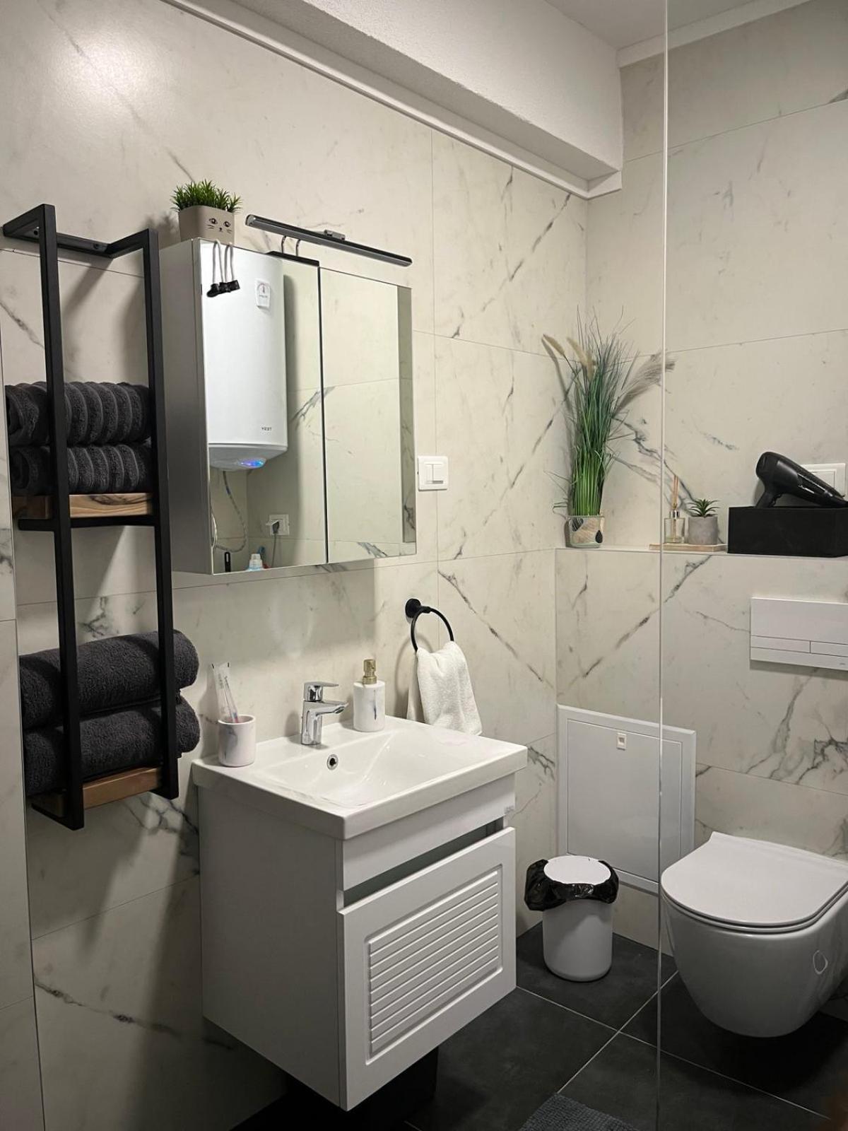 East Gate Leks Apartament